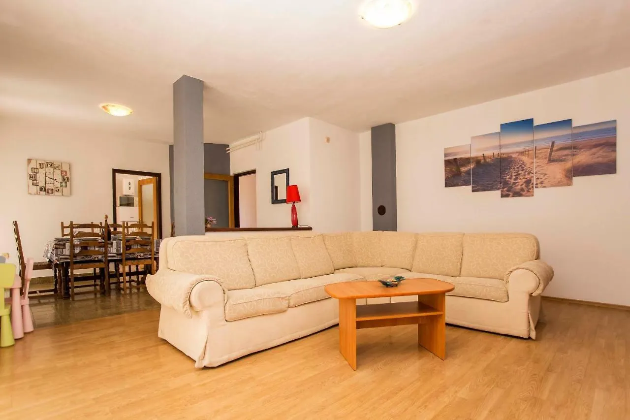 Paola Apartment Pula 0*,