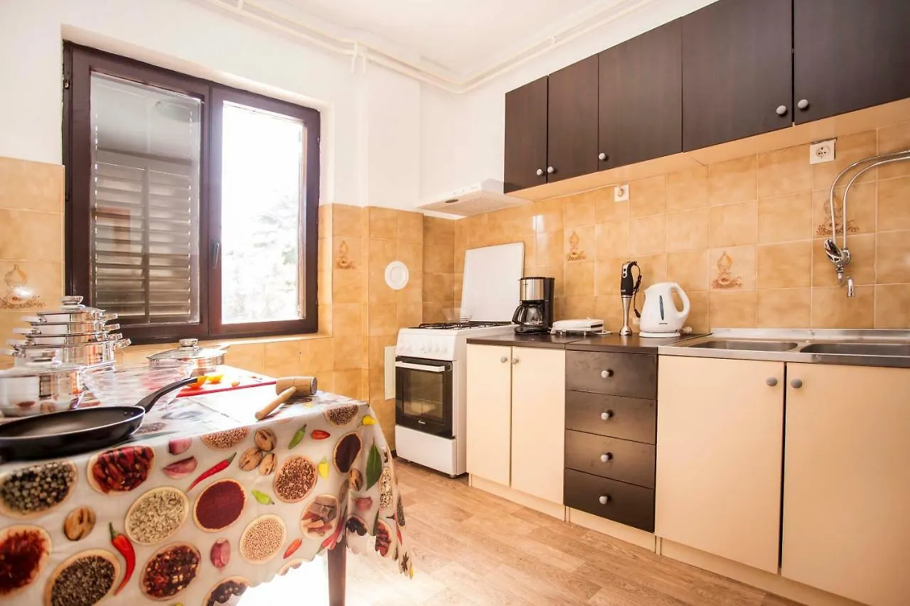 Paola Apartment Pula 0*,