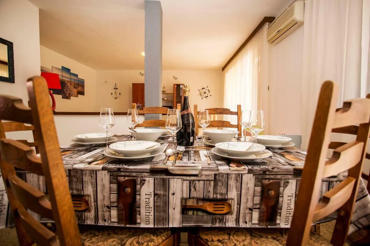 Paola Apartment Pula
